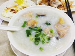 皮蛋北菇滑鸡粥-洪利粥店茶餐厅
