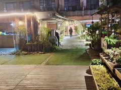 -冰冰龙虾·江湖菜·花园江景餐厅