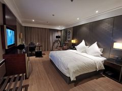 -武汉光谷广场杨家湾地铁站怡程酒店