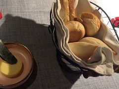 餐前面包-弦月窗LUNETTE BY AMANDA(复兴路店)