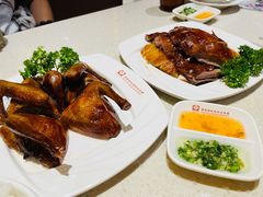 脆皮乳鸽-香港新发烧腊茶餐厅(书城店)