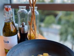 香煎比目鱼配邹叶生菜黑胡椒奶油-Acqua海蓝意大利餐厅