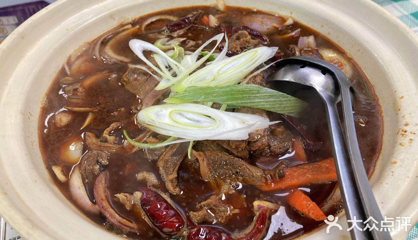 后湖热辣滚烫的羊肉火锅