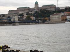 -多瑙河畔鞋履雕塑