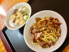 -松树干拌面店