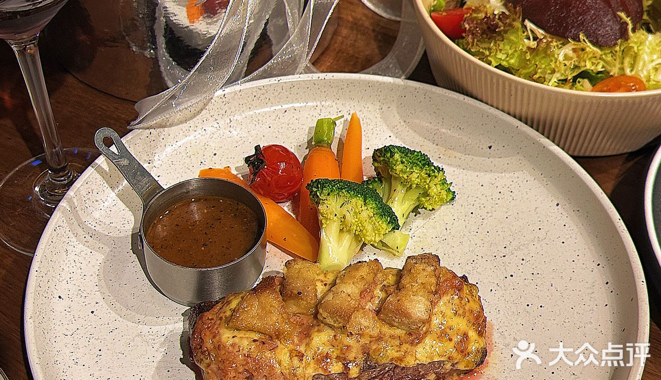 在深圳 好喜欢这种氛围感bistro 🥂