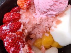 草莓冰沙-鲜芋仙(太原街万达店)
