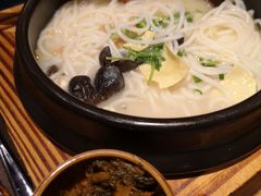 蒙自过桥米线-麦麦山云南菜(复地活力城店)