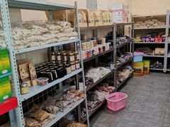 面包甜点陈列柜-回辉登偰氏面片(东莲花美食街店)
