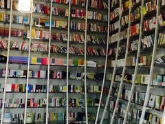 -钟书阁(松江泰晤士小镇店)