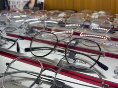 -优医视平价眼镜蔡司依视路折扣工厂店(十里堡店)