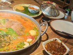 -野山舂·贵州现舂酸汤火锅(鸿通城店)