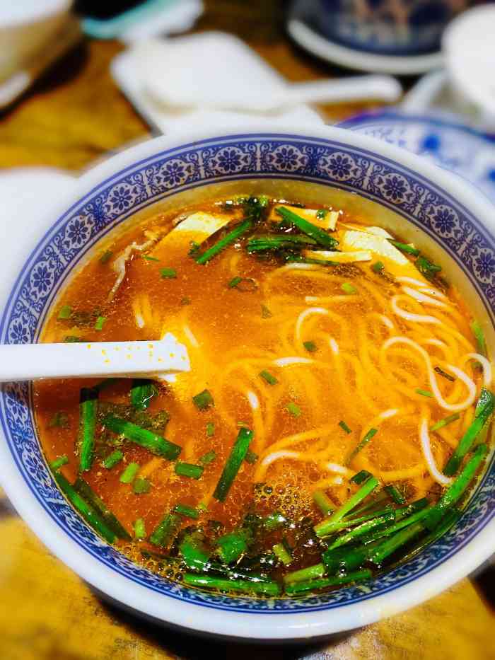 不错还算正宗的云南过桥米线地理位置优越很好找