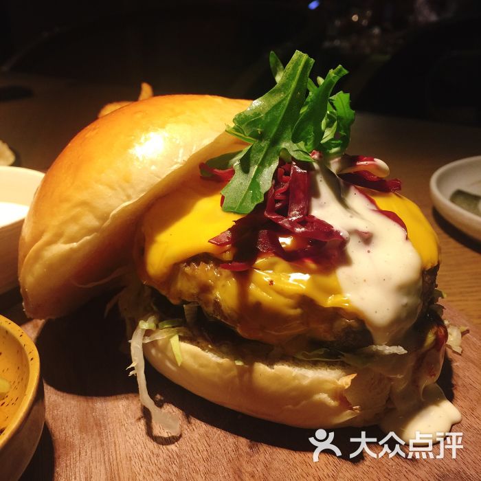 招牌牛肉汉堡包