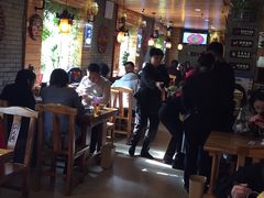 大堂-严记小天府酸菜鱼(西四路店)