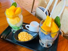 -Chom Cafe and Restaurant