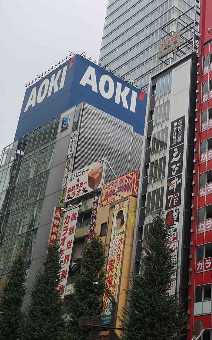aoki(秋叶原店)-"在日本旅行,每次都要买上一套西装,因为不.