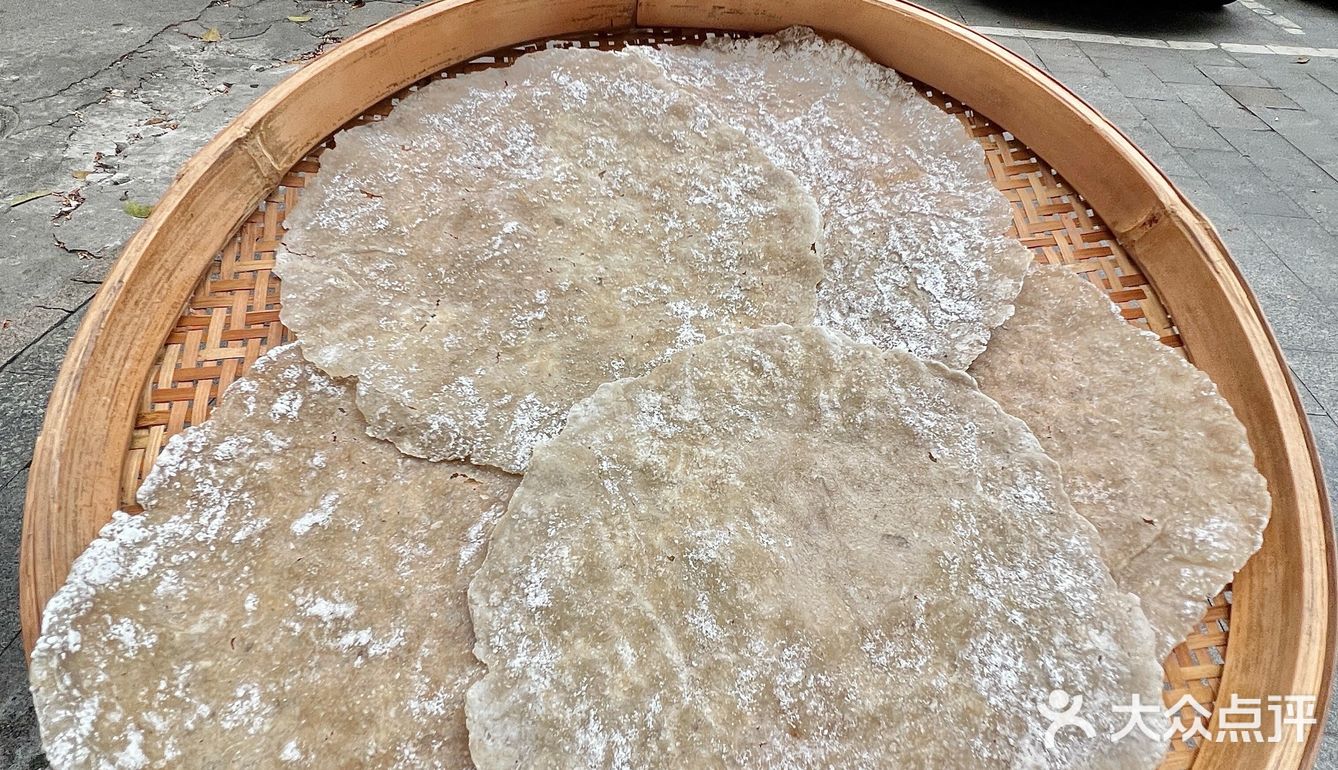 还有以前没吃过的鱼签🐟有炸和煎两种～ 鱼签闻得出有海鲜味,越吃