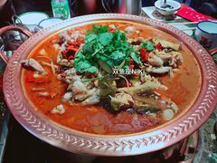 -沪小二炭火蛙锅(淮海中路美食不夜城店)