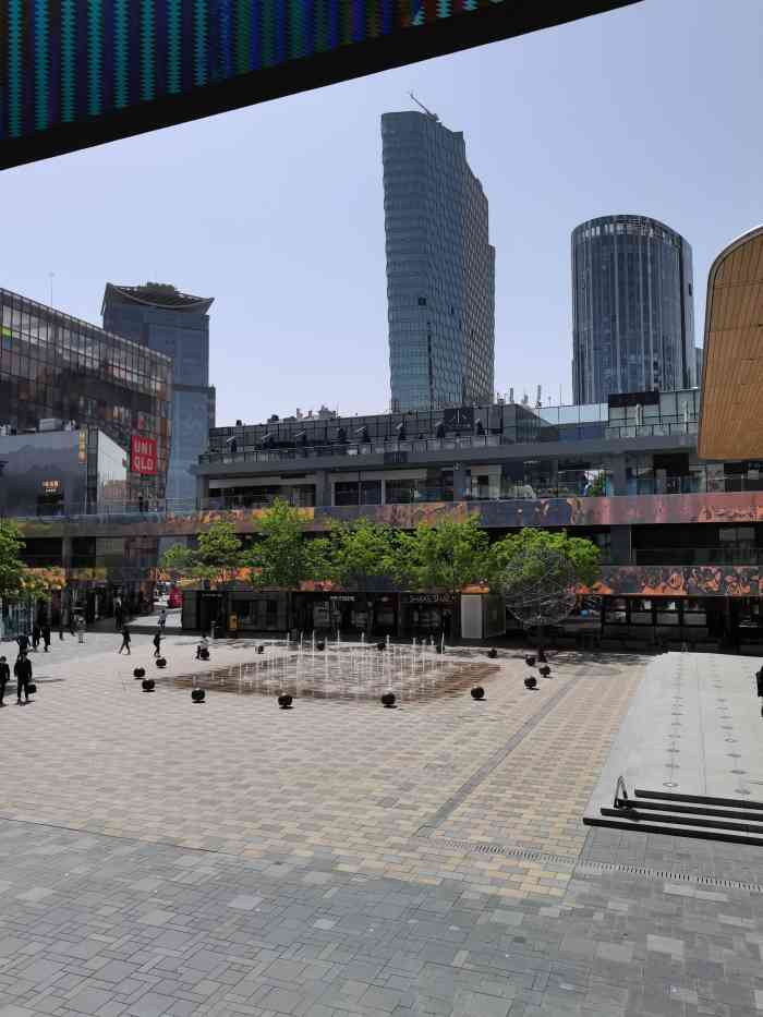 三里屯太古里-"更喜欢成都的太古里,格局更规整,转起来不.