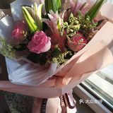 在花店看了好久，也学着搭配