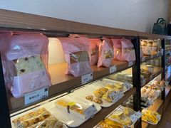面包甜点陈列柜-顶东面包花园·生日蛋糕(香榭丽店)