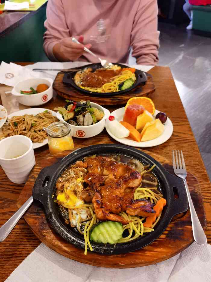 盛世经典牛排·欧尚餐饮(宝龙城市广场店)-"筋肥肉太多 不好吃 自助