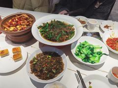 -阿瓦山寨·湘菜现炒·剁椒鱼头王(咸阳总店)