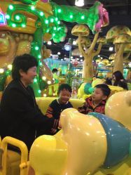 -维佳童话镇演出现场(徐东店)
