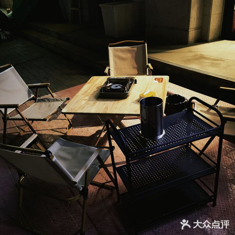 来昆明路,边露营边吃串串