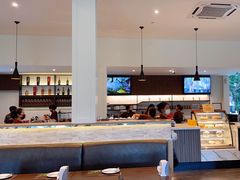 -Chom Cafe and Restaurant