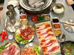 -围炉肉舍•炭烤活鳗•丹东海鲜烤肉(步行街店)