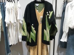 -URBAN REVIVO(高德置地广场·春广场店)