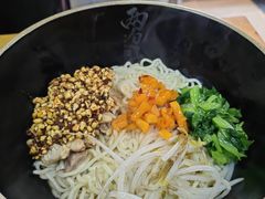 -两勺子一碗口水鸡拌面