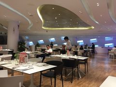 环境优雅宽敞明亮，游客稀少谈话，方便菜肴丰富，味道纯正，中西合璧，二人世界。-国际青年会议酒店-苏莱斯餐厅
