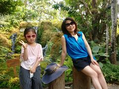 -Chom Cafe and Restaurant