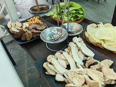 -蘑统田下·野生菌火锅