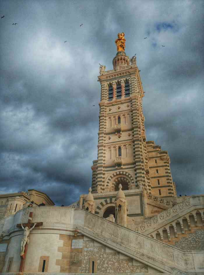 圣母加德大教堂-"考虑半天,是放教堂内景的视频呢还是外面无.