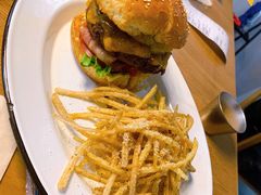 27&nbsp;牛肉汉堡-HELLO 27 意面·沙拉·帕尼尼