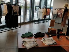 -URBAN REVIVO(上海中庚漫游城店)