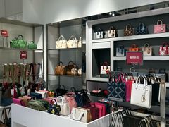 -百年港湾奥特莱斯(香炉礁店)