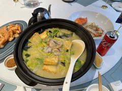 虾汤白菜炖夏夷贝-品海楼·大连海胆锅贴馆(东港店)