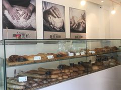 面包甜点陈列柜-老梦面包 CHEZMOREL(三源里店)