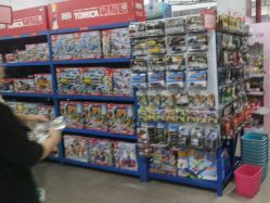 -逝水玩具折扣店