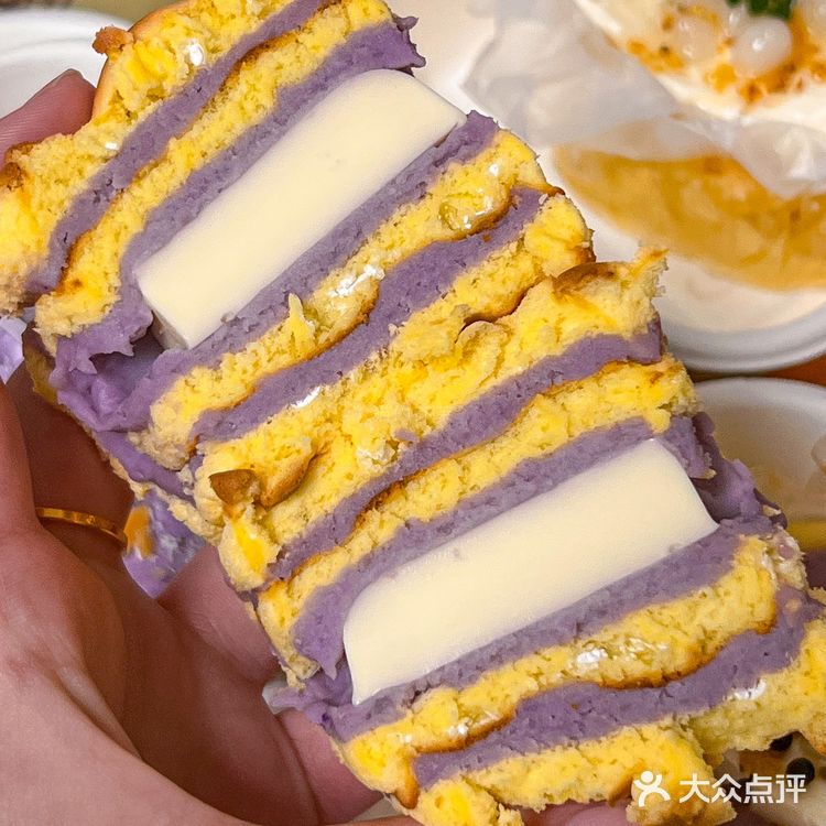 谁懂！！西安这家芋泥蛋糕爆浆哗哗往外流…