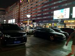 -世纪金源购物中心东区-停车场
