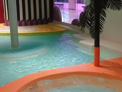 -涨巢·潮玩水疗局