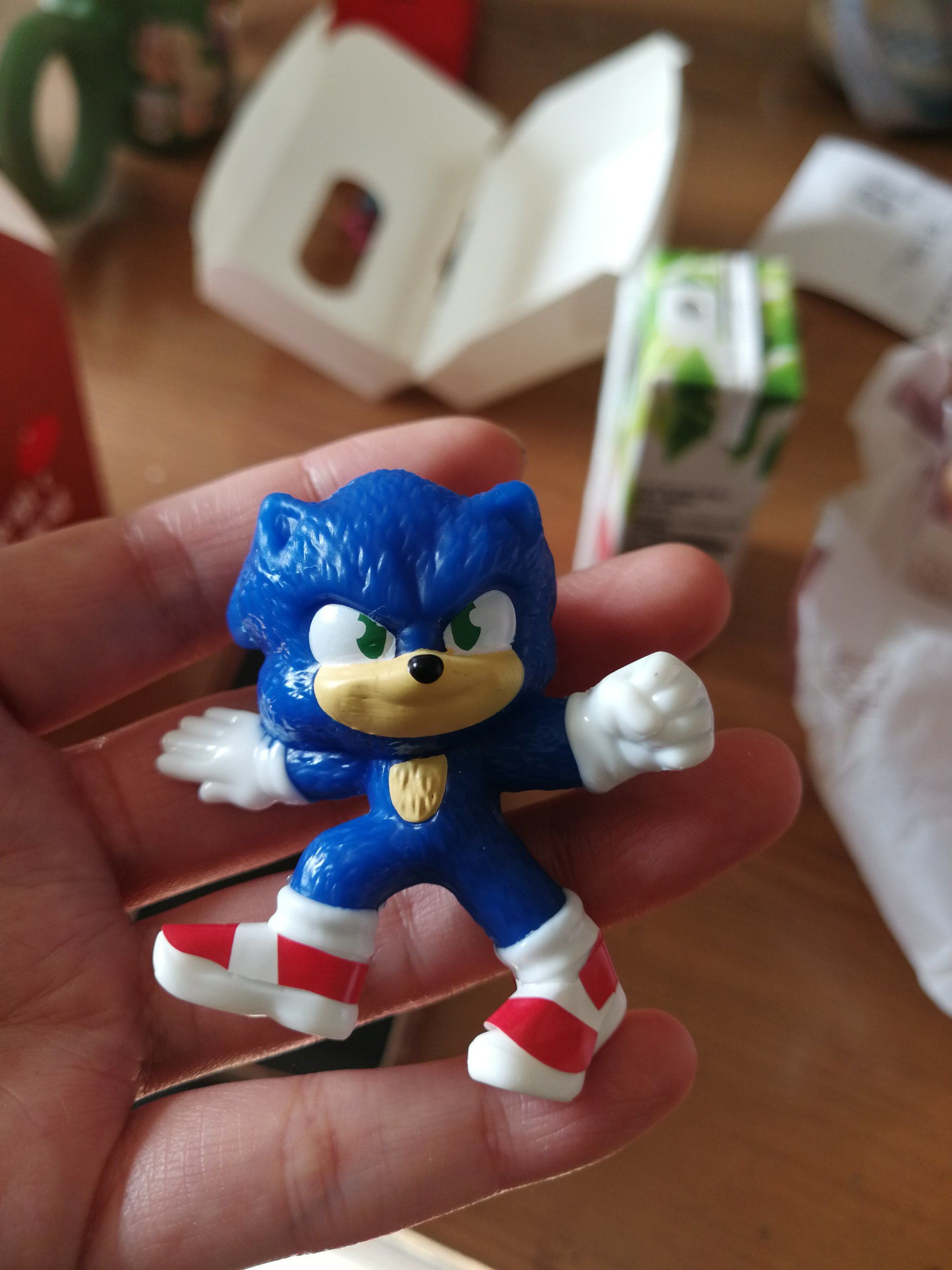 0元玩转这座城麦当劳儿童餐现在送索尼克了,原来小时候很喜欢的卡通