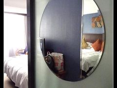 磨砂玻璃的卫浴间-杭州西湖艺联君亭酒店(黄龙体育中心地铁口店)