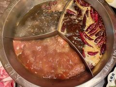 菌汤鸳鸯锅-大龙辣火锅·龙虾·烧烤(湖滨新天地店)
